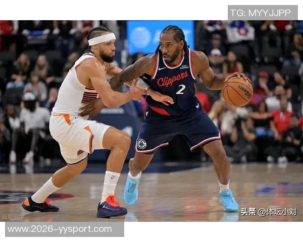 哈登与莱昂纳德下半场表现低迷合计仅得10分不敌角色球员科比布朗 哈登与莱昂纳德下半场表现低迷合计仅得10分不敌角色球员科比布朗