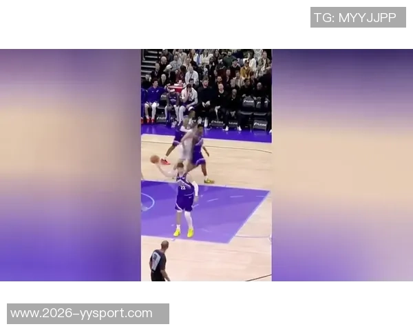 莫布里展现全能进攻能力接队友传球后外线三分精准命中