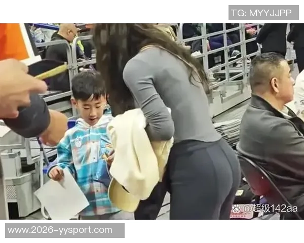 周琦儿子糊糊与曾凡博亲密互动温馨瞬间引发关注